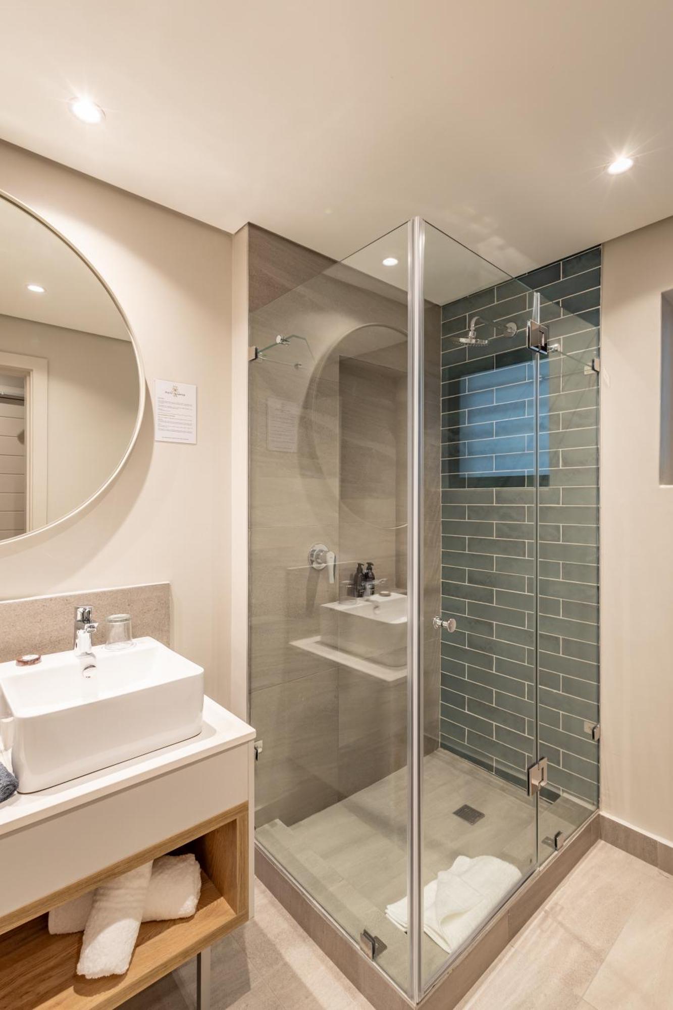 Plett Quarter Hotel - Lion Roars Hotels & Lodges Плетенбърг Бей Екстериор снимка